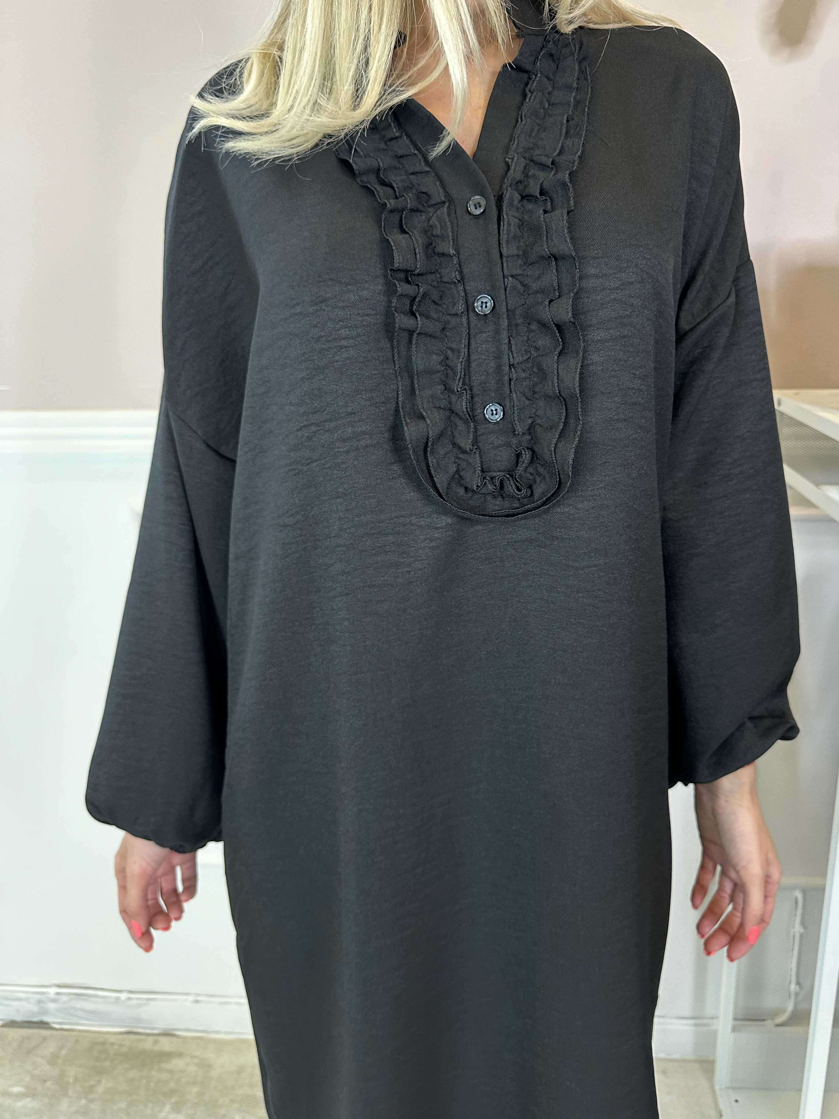 Cassia Plain - Tunikakjole med flæser ved brystet